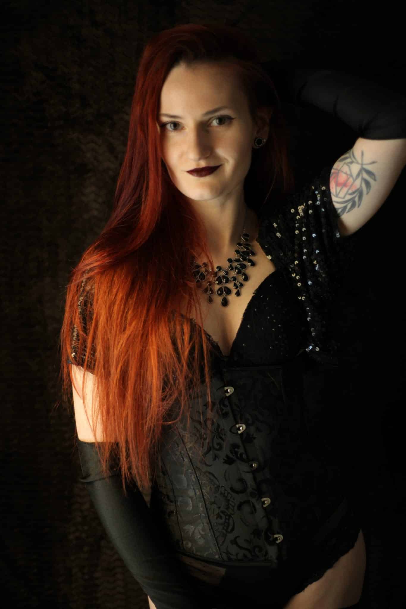 Team - Elinesque Showlesque - WE LOVE TO TEASE YOU